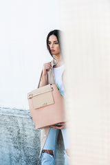 shoulder bag in leather light pink