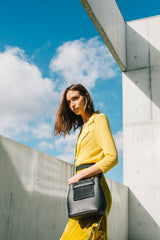 crossbody-bag-in-black-for-women