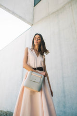 blush dress with crossbody bag in ligth grey color