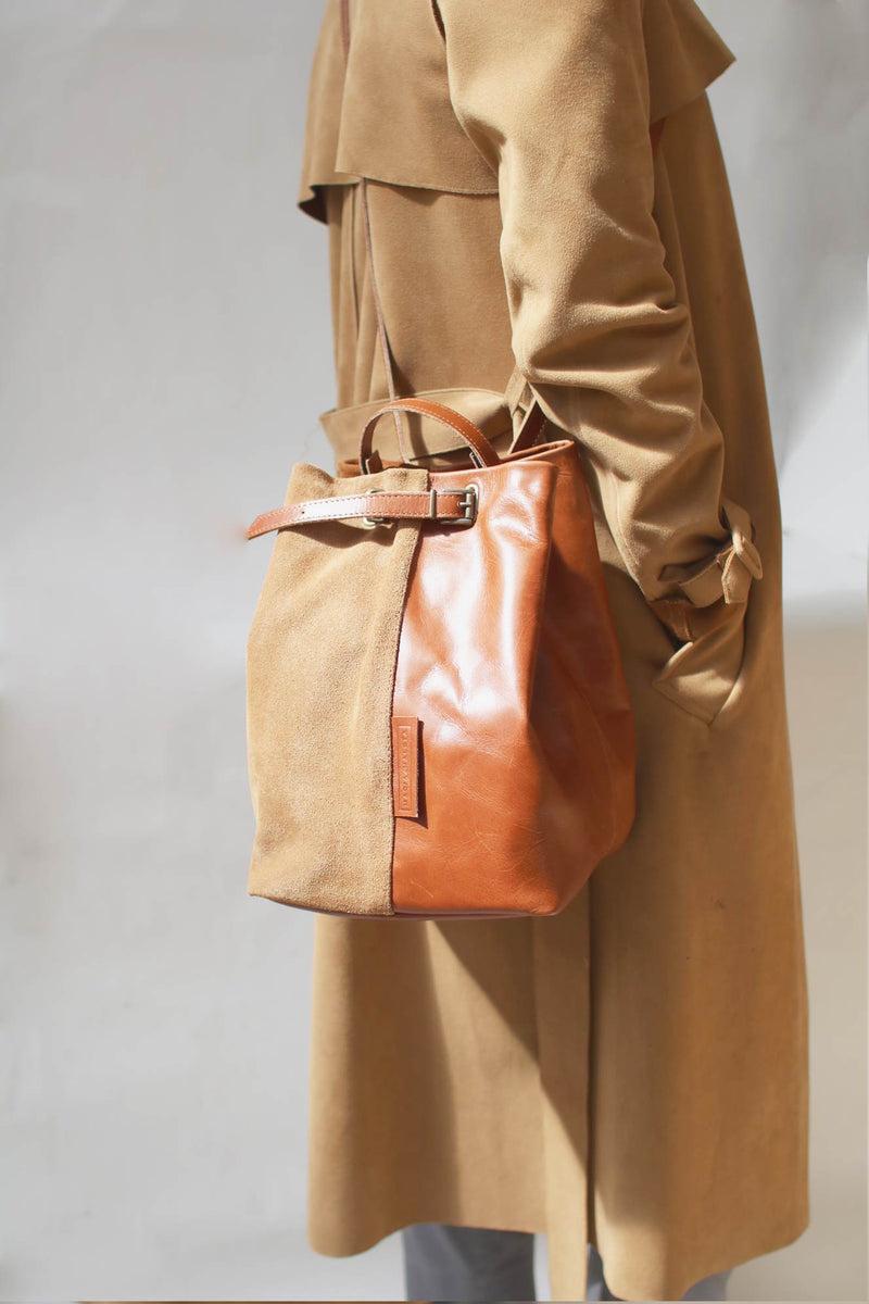 3 TONS OF BROWN LEATHER CROSSBODY BAG 