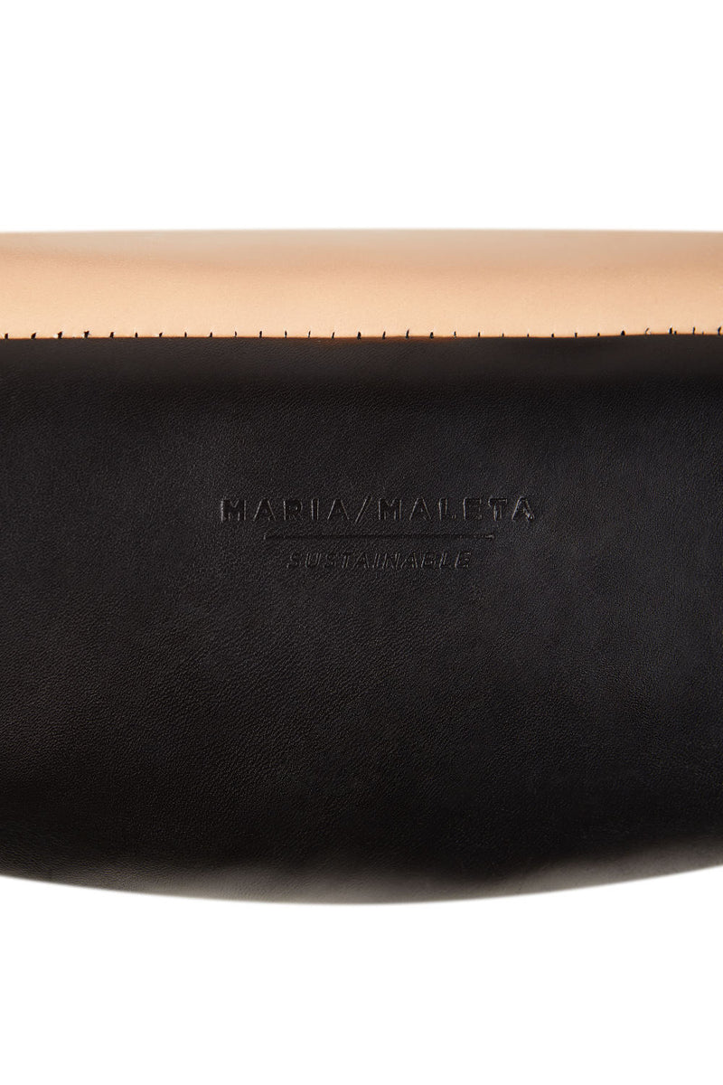 fanny bag in black leather 