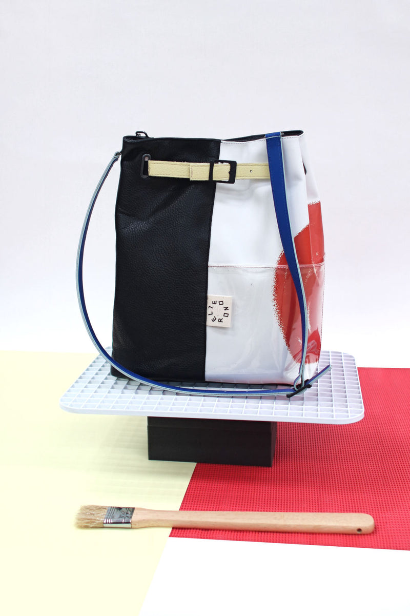 Shoulder-bag-illustrated-red-dot