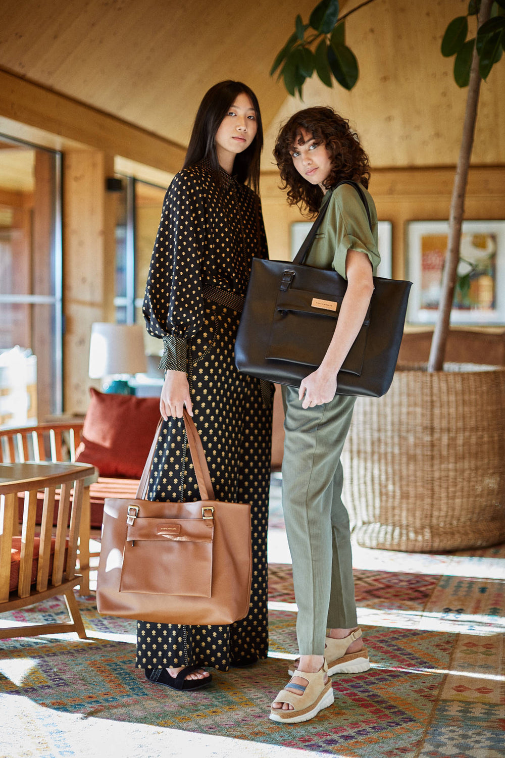 Large brown leather tote deals